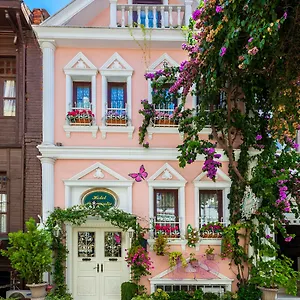 فندق رومانتيك